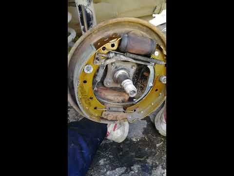 Необходимые инструменты для демонтажа тормозного механизма